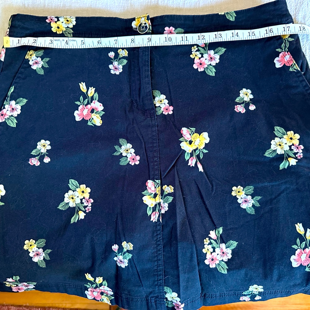 Karen Scott skort